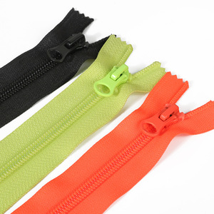 Vente en gros de couleurs personnalisées 3 #   5 #   8 #   Fermeture éclair longue en nylon pour vêtements, accessoires de poche pour contrôle d'accès - Product Image 2