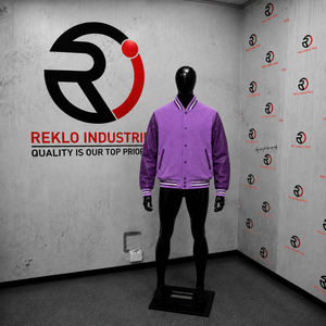 Veste universitaire classique violette pour homme, col rayé, manches en cuir, couleur unie, décontractée, col rabattu, boutonnée sur le devant - Product Image 3