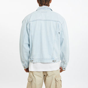 Chaqueta de Mezclilla Azul Claro para Hombre, Estilo Casual Clásico, con Logotipo Personalizable, Ajuste Cómodo, Disponible en Todas las Tallas - Product Image 2