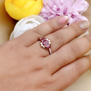 แหวนเพชรทับทิมสีเหลืองทอง14K สำหรับผู้หญิง | สามหินรูปไข่ทับทิมแหวนหมั้นของขวัญเครื่องประดับที่ดี - Product Image 6