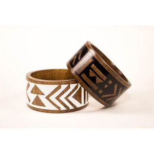 Bracelets ethniques en bois peints à la main pour femmes, bijoux traditionnels d'Inde, par RR Enterprises Designer. - Product Image 1