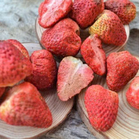 FD Gedroogde Zoete Gehele Aardbeien Cereal Topping Muesli Mix 100% Natuurlijke Fruitstukjes Vacuüm Verpakt Bulk Levering Klaar om te Eten Vietnam
