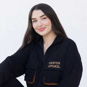 Conjunto Deportivo de Dos Piezas con Capucha y Cierre de Cremallera 2 en 1 para Mujer, Color Negro, Marca OneTen - Product Image 3