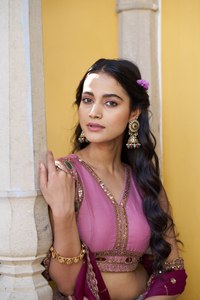 Lehenga Choli Tradicional de Verano en Georgette para Mujer, Listo para Usar en Bodas y Fiestas, con Materiales Reciclados - Product Image 2