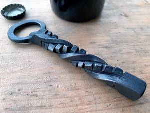 Décapsuleur porte-clés personnalisé en fonte écologique, vente en gros, cadeau promotionnel, cadeau en métal pour mariage - Product Image 6