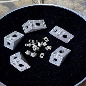 Soporte Triangular de Ángulo Recto de un Solo Lado 3030 al por Mayor, Diseño de 4 Orificios, Latón Mecanizado por CNC por Electroerosión por Hilo para Perfil de Extrusión de Aluminio - Product Image 5