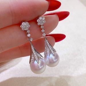 Pendientes de Perlas de Agua Dulce de 6-7 mm, Color Blanco, de Alta Calidad, con Diseño de Fritillaria Trifolium y Aguja Plateada, Estilo Moderno - Product Image 2