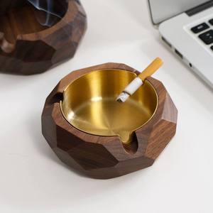 Cenicero de Cigarros de Escritorio Portátil, Ecológico, de Madera, Personalizado y Moderno, con Función para el Humo, de Uttar Pradesh, India - Product Image 1
