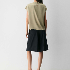 Chemisier Femme de Qualité Supérieure en Soie Satinée, Col Montant Drapé, Sans Manches, à Découpes, Style Cache-cœur, Manches Courtes Drapées - Product Image 2