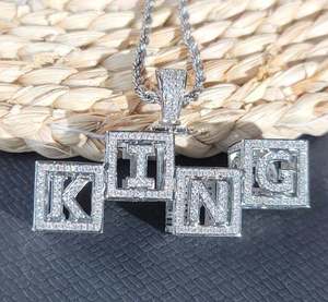Collier chaîne avec pendentif lettre en zircone cubique couleur argent, bijou géométrique avec breloque mot, idéal pour un cadeau - Product Image 2