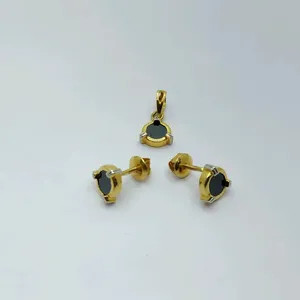 Ensemble de boucles d'oreilles et pendentif en forme de cœur en pierre noire plaqué or 22 carats classique pour femmes, à porter au quotidien et pour les fêtes - Product Image 1