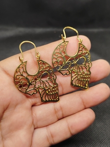 Pendientes de latón: Pendientes punk de latón del fabricante con motivos florales y anillos grandes - Product Image 2