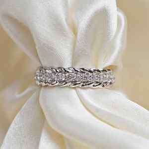 Anillo de Compromiso, Boda y Promesa de Lujo en Plata de Ley 925 Chapado en Oro con Moissanita de Corte Redondo, Regalo Minimalista para Mujer - Product Image 2