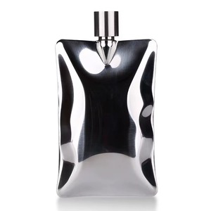 กระติกน้ำสแตนเลสแบบเรียบง่ายสีเงิน ขวดพกพาแบบคลาสสิกสำหรับการเดินทาง ใช้กลางแจ้ง ของขวัญสำหรับงานปาร์ตี้ ดีไซน์ทนทาน ป้องกันการรั่วซึม - Product Image 5