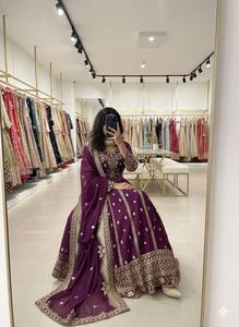 Traje Anarkali Moderno de Georgette con Bordado de Zorro, Tradicional y Hermoso, de Fabricante Indio, para Fiesta o Boda, de Secado Rápido - Product Image 2