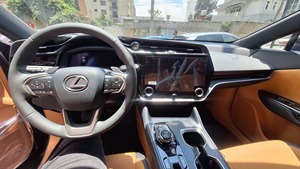 Lexus RZ 450e Premium AWD 2024 Usado - Product Image 4