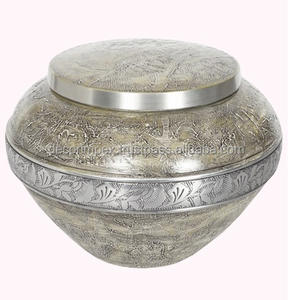 Urna Funeraria Decorativa de Latón Metálico Hecha a Mano, Simple, Elegante, Moderna, de Diseño y Alta Calidad - Product Image 1