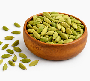 Cardamome verte indienne de qualité moyenne 7-8 mm, gousses d'elaichi aromatiques naturelles, épice premium, emballée sous vide, pour l'exportation - Product Image 1