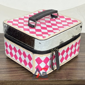 กล่องเก็บเครื่องประดับสไตล์ตะวันตกแบบใหม่ กล่องใส่เครื่องประดับหนังลายตารางทำมือ สำหรับแหวน สร้อยคอ กล่องใส่เครื่องประดับสำหรับเดินทางสุดหรู - Product Image 1