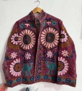 Chaqueta de Terciopelo Bordada a Mano con Diseños Florales y de Animales, Estilo Retro, Cuello Alto, Cierre Abierto, Estilo Boho para Mujer - Product Image 2