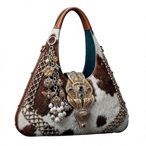 Bolso de Mano de Cuero con Estampado de Vaca, Cadena Metálica y Cierre Magnético, para Uso en Todas las Estaciones y Viajes - Product Image 4