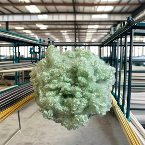 Fibra Discontinua de Poliéster 100% Reciclada, 15D, Verde, Hueca y Conjugada, para Relleno de Colchones, Juguetes y Mantas, Bajo Impacto - Product Image 1