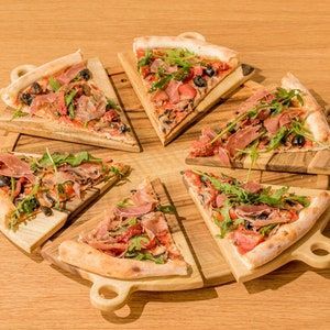 Planche à découper en bois de qualité supérieure avec une construction en bois naturel durable pour hacher les légumes, les fruits, la viande, le pain et pour la cuisine - Product Image 5