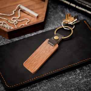 Porte-clés en cuir et bois léger et durable pour la maison, l'extérieur et les voyages - Product Image 4