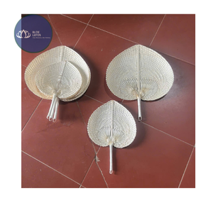 [MEJOR VENDIDO] |   Abanico de mano tejido con hojas de palma a granel |   Ventilador portátil de mano para recuerdo de boda, decoración de eventos y fiestas, Vietnam - Product Image 1