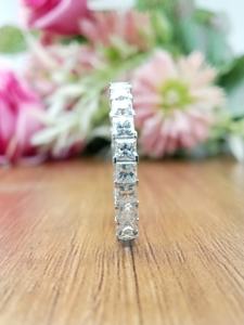 Anillo de Compromiso Moderno de Excelente Calidad con Diamante Moissanita, Diseño Minimalista, Brillo Brillante, Joyería Fina Disponible para la Venta - Product Image 4