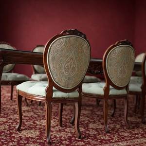 Ensemble de table à manger 8 places en bois massif artisanal de luxe, chaises sculptées ornées, finition en bois massif de qualité supérieure - Product Image 2