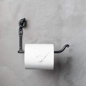 Portarrollos de papel higiénico de metal de primera calidad con superficie pulida para un interior de baño elegante y utilidad funcional - Product Image 1