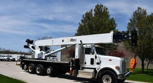 Grue de camion montée sur camion Peterbilt 365 de 2018, modèle AC45-127S, capacité de levage maximale de 90 000 lb. - Product Image 5