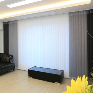 [Worldblind] Rideau vertical motorisé en tissu filtrant la lumière avec télécommande Uni-curvers Smart Dream - Product Image 1