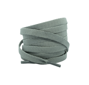 Lacets plats personnalisés en polyester tissé avec embouts en plastique pour chaussures de sport et baskets - Product Image 1