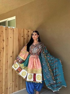ชุดเดรสยาวสไตล์อัฟกานิสำหรับผู้หญิง หรูหรา ดูดีทั้งแบบทางการและลำลอง แขนยาว ผ้าสั่งทำพิเศษ เป็นมิตรต่อสิ่งแวดล้อม ไม่ยับง่าย รับผลิตแบบ OEM จำนวนมาก - Product Image 4