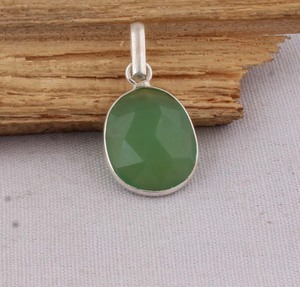 Pendentif en argent sterling 925 avec jade vert, collier en pierre précieuse naturelle, bijoux artisanaux faits à la main, vente en gros, style bohème vintage - Product Image 1