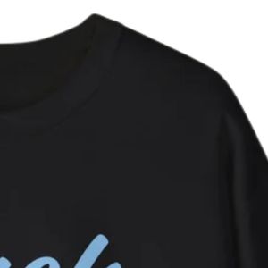 Sudadera Premium Moderna con Logotipo en Letra Cursiva, Bordado Personalizado, Cuello Redondo, para Hombre y Mujer, Cómoda, Manga Larga, Informal - Product Image 5