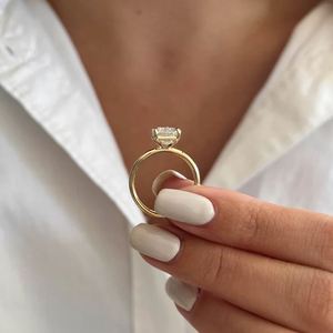 Anillo de Compromiso Solitario con Diamante Cultivado en Laboratorio, Corte Esmeralda de 3.0 CT, Oro Rosa de 14k, Certificado IGI, Anillo de Boda de Lujo para Mujer - Product Image 4