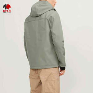 แจ็คเก็ตซอฟต์เชลล์ดีไซน์พิเศษสำหรับผู้ชายจาก Ryan Pro Gear เนื้อผ้านุ่มสบาย ปิดด้วยซิป พร้อมโลโก้แบบกำหนดเอง คอเสื้อมีฮู้ด - Product Image 3