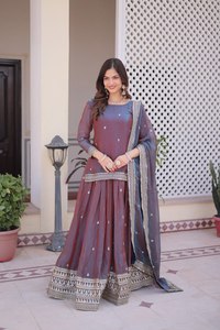 Lehenga Tradicional India Bordada para Fiesta, de Chifón Fendy con Trabajo de Bordado de Lentejuelas Zari, Top y Lehenga con Dupatta - Product Image 1