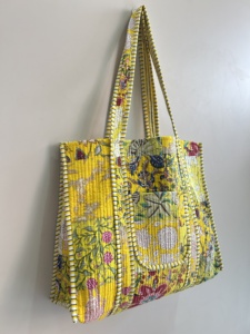 Bolso acolchado con asas largas |   Bolso de Mano de Algodón con Estampado Floral |   Bolso Tote Acolchado con Estampado Floral Boho - Product Image 5