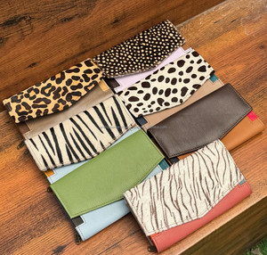 Porte-cartes de crédit en cuir recyclé multicolore imprimé animal Accessoire de voyage Portefeuille de luxe en cuir coloré pour femmes - Product Image 4