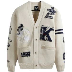 Cardigan en tricot crème pour femme, col en V, manches longues, style preppy, avec broderie lettre K et motif patch 1937 1951-52 - Product Image 1