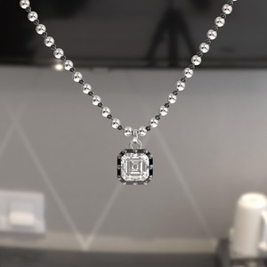 Pendentif en moissanite Asscher de 3,0 ct, serti à la collette, avec dos boutonné, style géorgien, en or noir et chaîne à billes à maillons noirs - Product Image 6