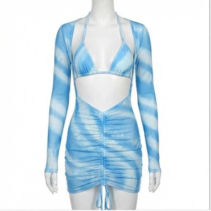 Ensemble tankini bleu tie-dye avec jupe froncée et design ajouré pour femme - Product Image 1