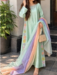 Costume de fête indien pakistanais pour femmes, ivoire, brodé, longueur au sol, avec dupatta - Product Image 4