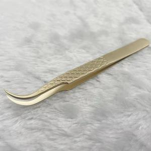 Pinzas para Cejas de Acero Inoxidable NEW-VERTIS, Pinzas de Punta Inclinada para Volumen con Puntas Antideslizantes - Product Image 4