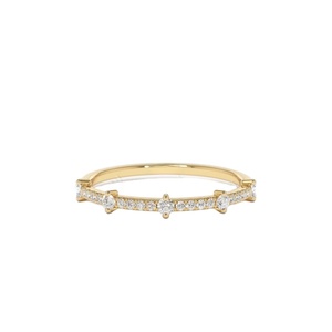 Anillo de boda con piedras de moissanita de claridad VVS, oro amarillo de 14K, engaste pavé apilable, joyería personalizada al por mayor. - Product Image 1
