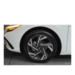 Hyundai Avante 1.6 2024/5 con 8,606 km, Volante a la Izquierda, Asientos de Cuero, Cámara Trasera - Product Image 4